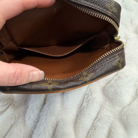 Louis Vuitton Monogram Danube crossbody bag - Picture 15 of 16